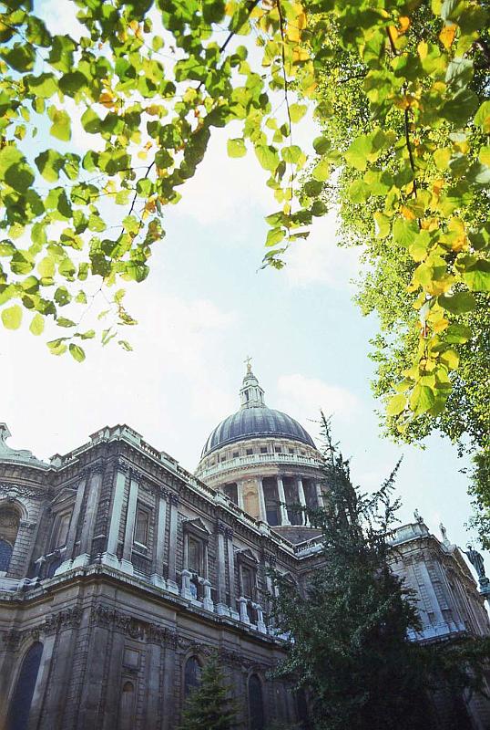 WT 2100 266-35 UK 1991 St Pauls Cathedral.jpg